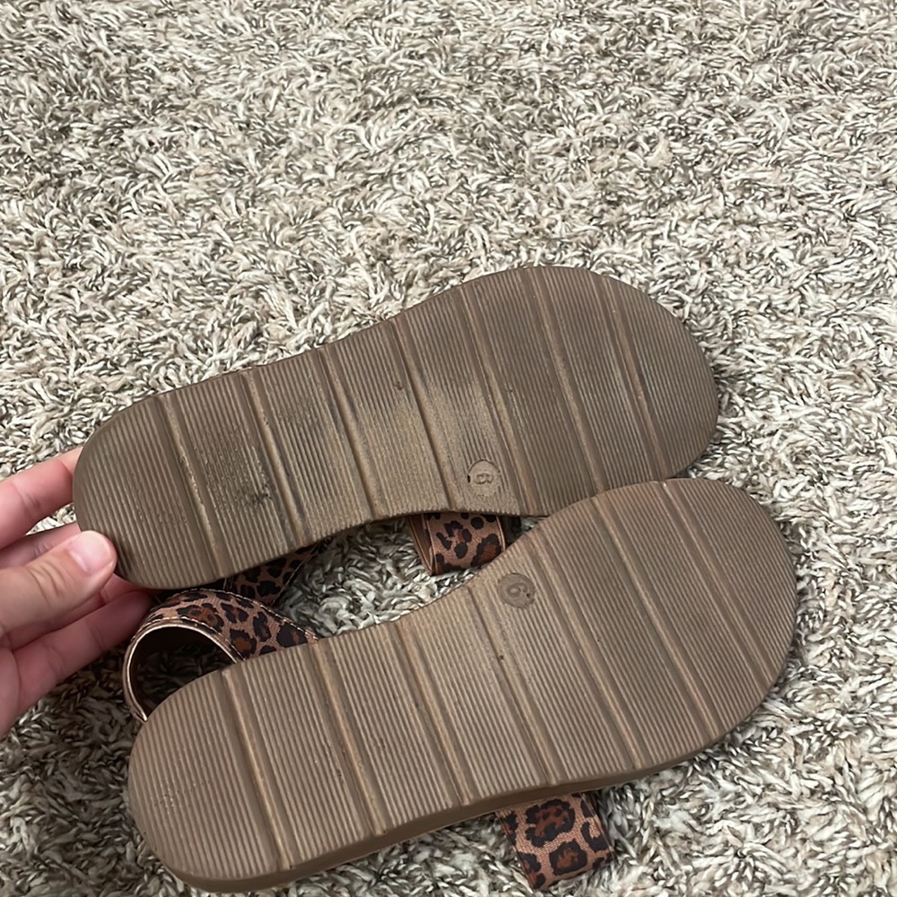 Steve Madden Leopard Print Brown Ankle Strap Sandals - Picture 3 of 3
